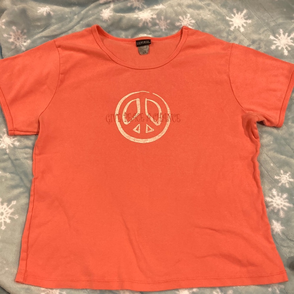 🌻 5/$15 Silver peace T-shirt size large